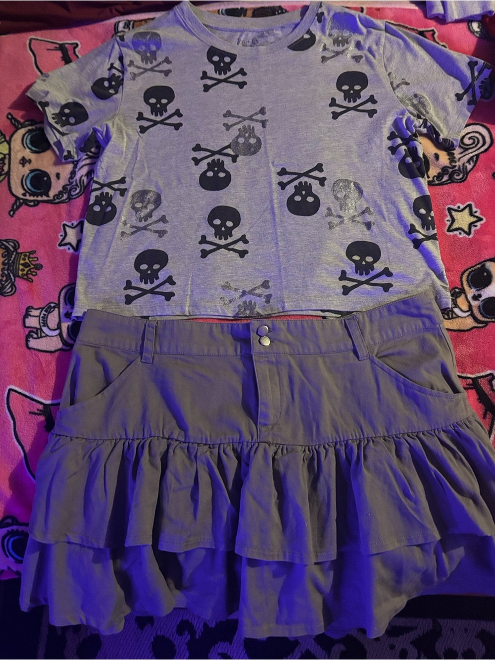 Zoe + Liv Gray Tee with Black Skull Print and matching skirt.